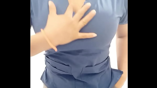 ZORRA AVENTURERA!! AUXILIAR DE LIMPIEZA INGRESA AL BAÑO DE LOS USUARIOS PARA REALIZAR LA LIMPIEZA DIARIA!! COMO ELLA TIENE UN CANAL PORNO MUESTRA SUS HERMOSAS TETAS  SEXY