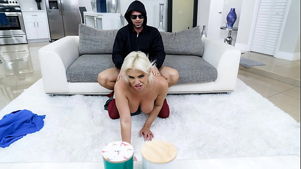 Horny Freeuse Milf Is Divorced and Ready and Willing to Be Freeused – Momslave