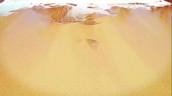 Duas safadas gostam de chifrar o marido, o corno fica em casa enquanto levam pau